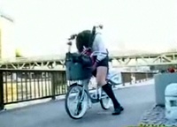 大石もえ1　サドルに電マが付いている自転車でサイクリング！